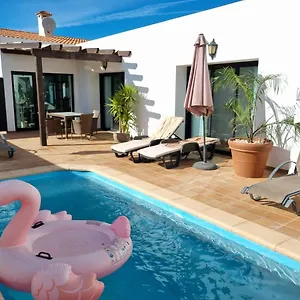 beautiful-spacious-villa-with-private-heated-pool-lajares.hotelsfuerteventura.org/